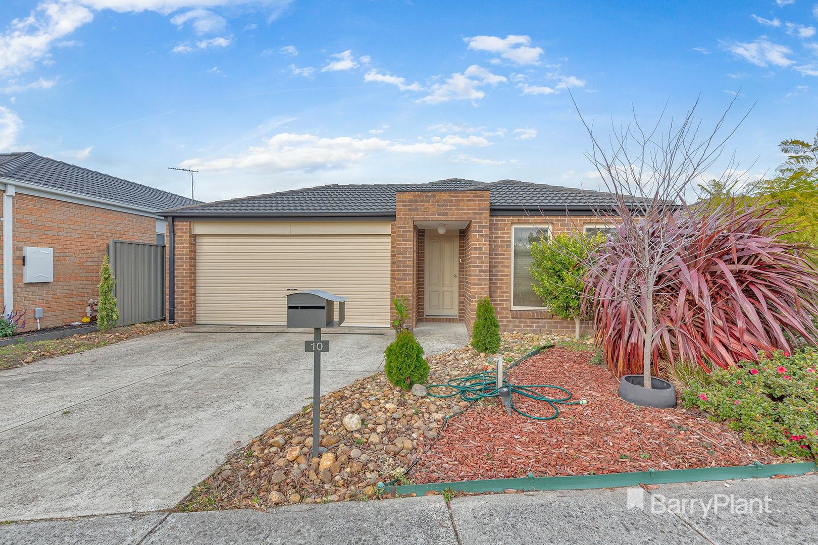 4 bedrooms House in 10 Mirabelle Street PAKENHAM VIC, 3810