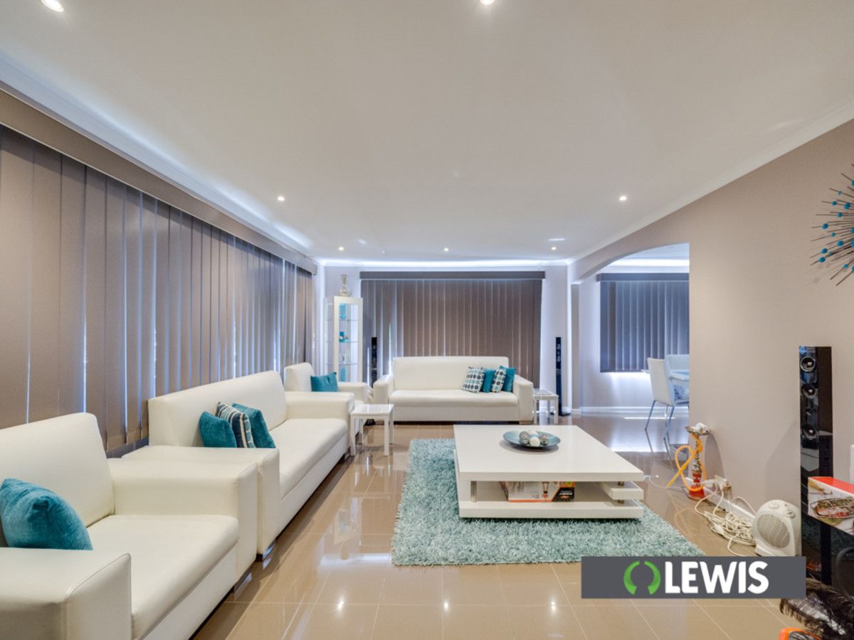 5 bedrooms House in 7 Holly Court CAMPBELLFIELD VIC, 3061