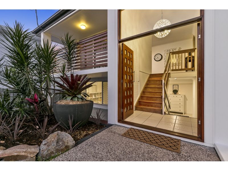 92 Cambridge Street, Carina Heights QLD 4152, Image 2