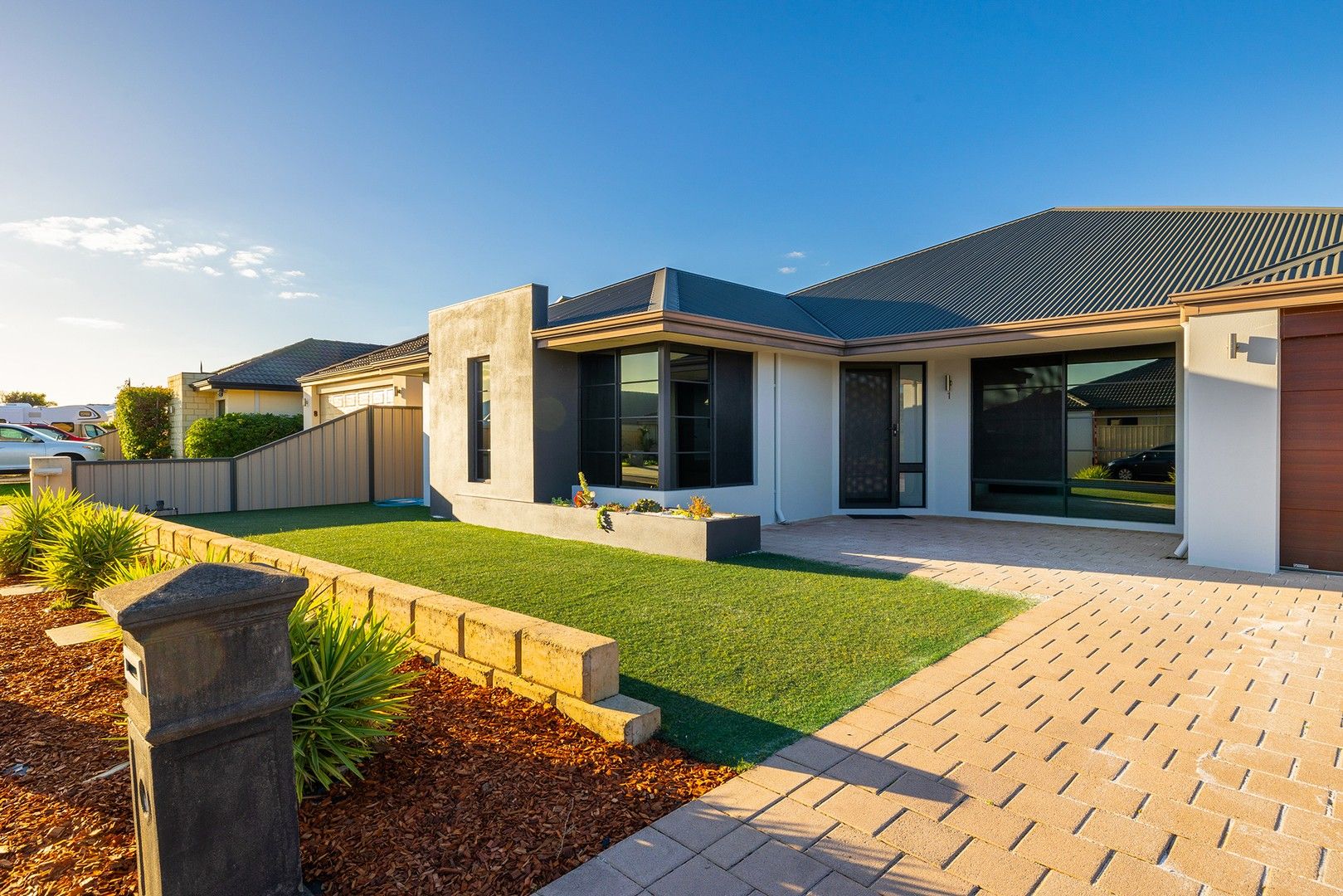 4 bedrooms House in 1 Amalfi Way CANNING VALE WA, 6155