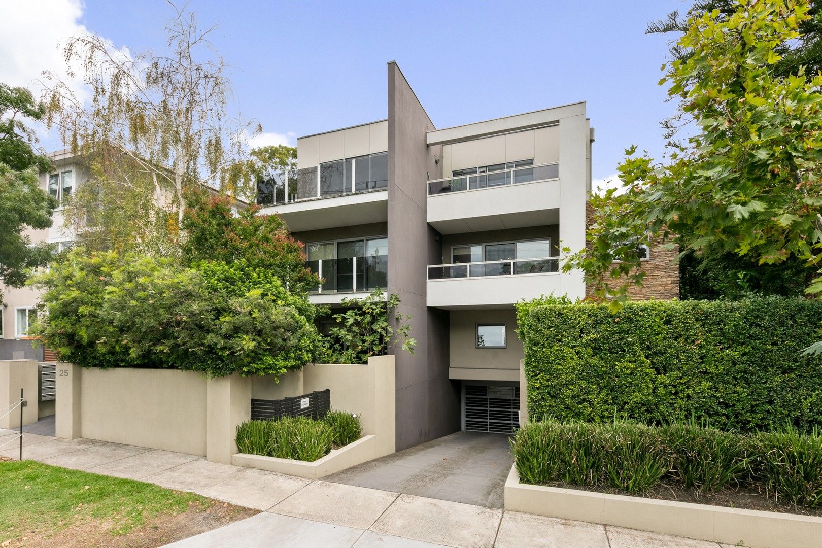 2 bedrooms Apartment / Unit / Flat in 15/25 Kooyong Road ARMADALE VIC, 3143