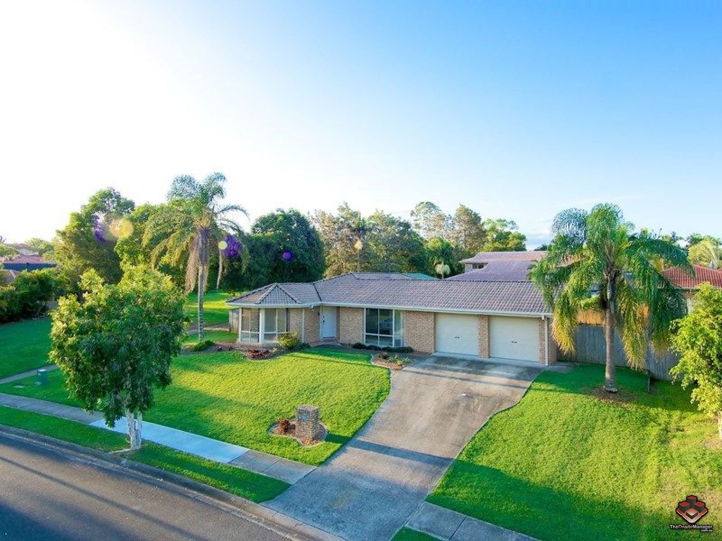 ID3906975/15 Daffodil Crescent, Calamvale QLD 4116 House For Rent