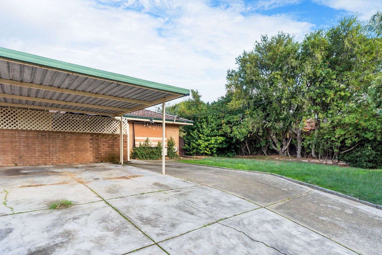 3 bedrooms House in 4B Edgley Place THORNLIE WA, 6108