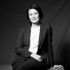 Rhonda Yim, Sales representative