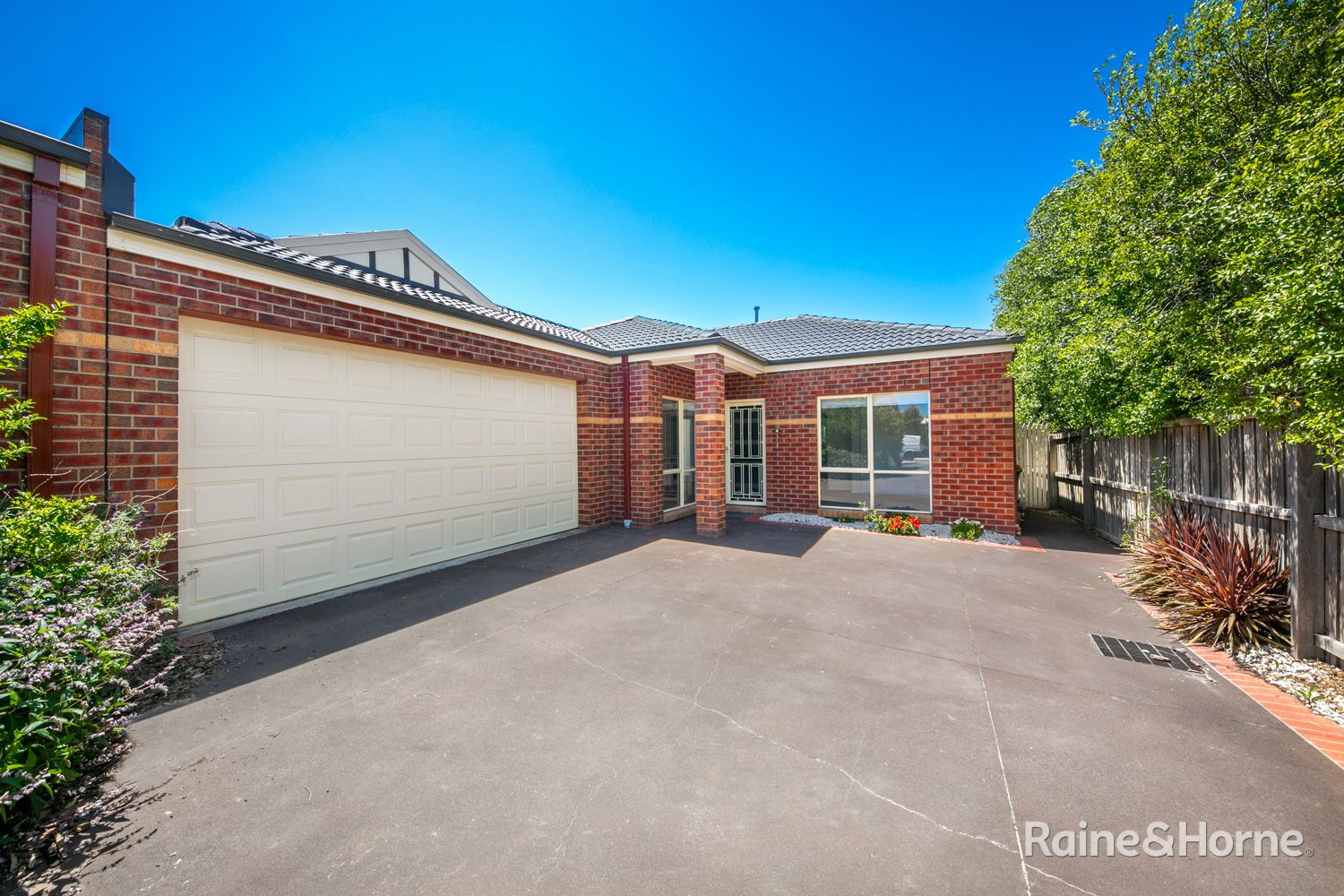 2/8 Gabbo Court, Sunbury VIC 3429, Image 0