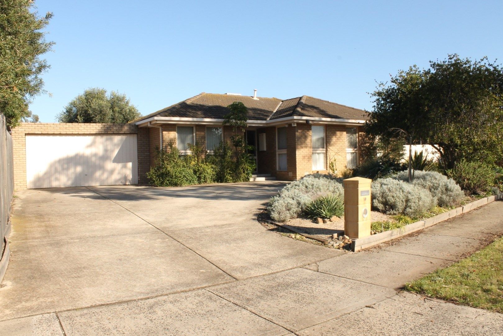 3 bedrooms House in 10 Laird Drive ALTONA MEADOWS VIC, 3028