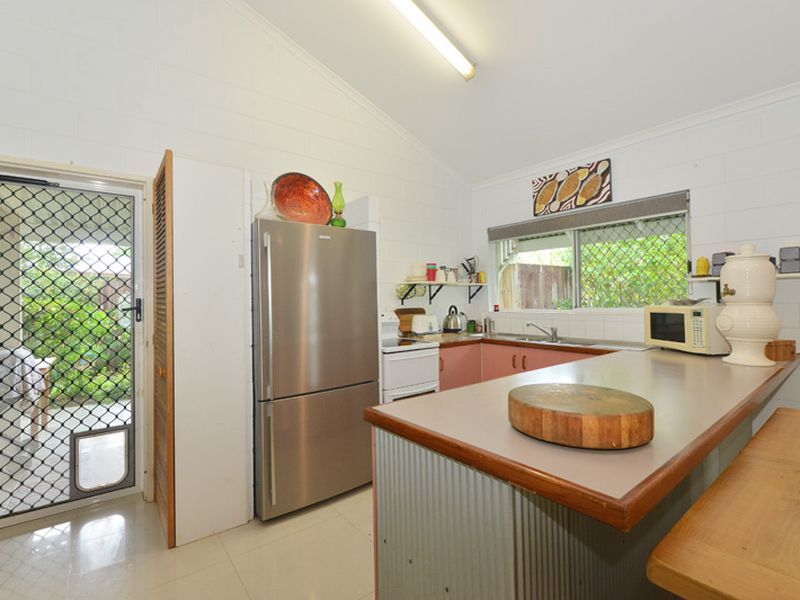 2/10 Ireland Crescent, Whitfield QLD 4870, Image 2