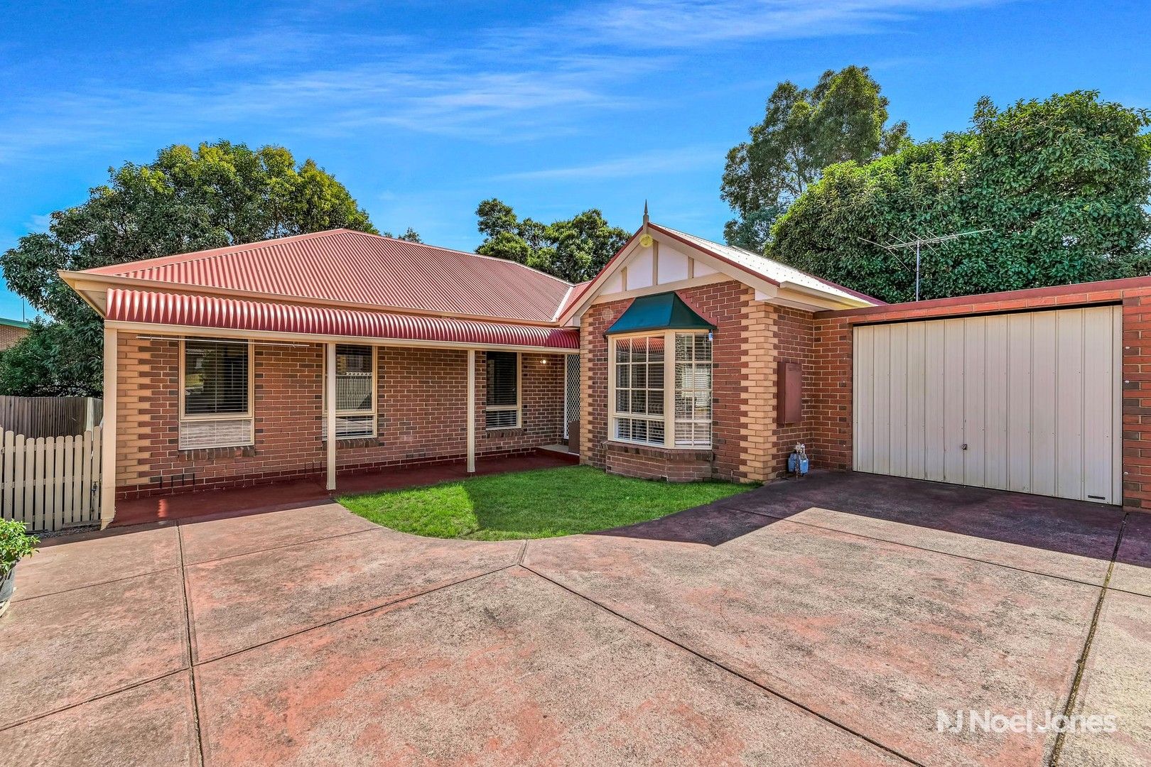 3 bedrooms Apartment / Unit / Flat in 2/108B Heatherdale Road MITCHAM VIC, 3132