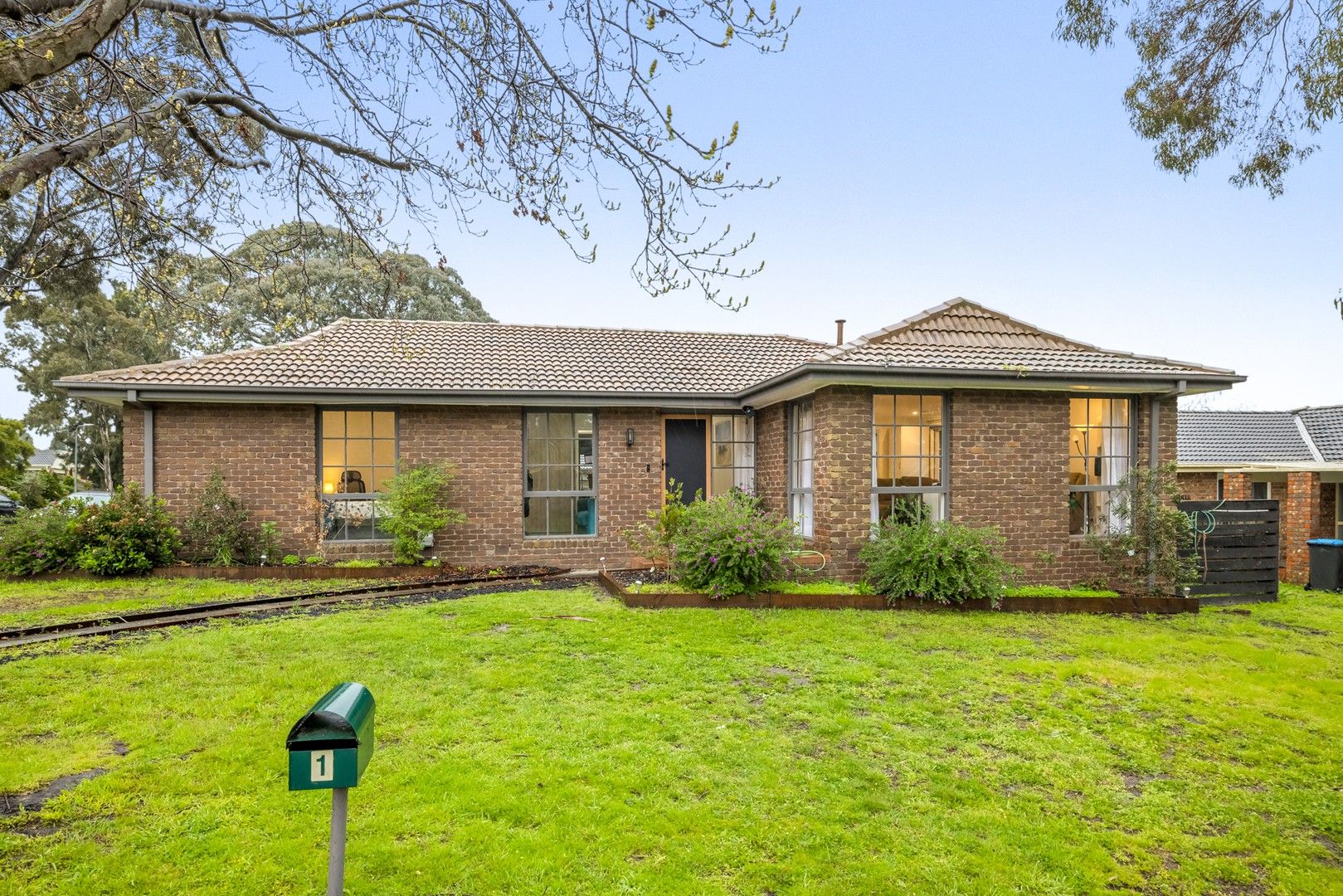 4 bedrooms House in 1 Bambara Street WANTIRNA VIC, 3152
