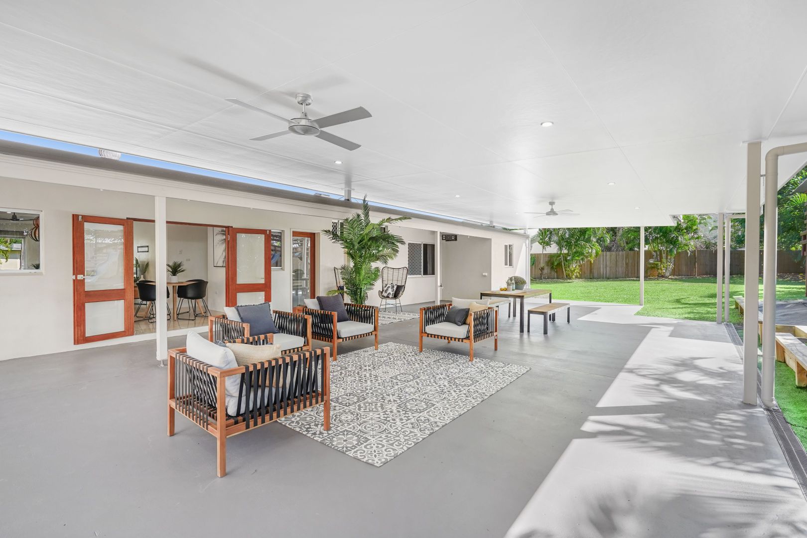 10 Paradise Close, White Rock QLD 4868, Image 2