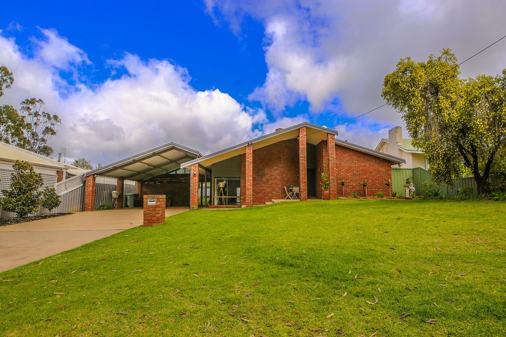 204 Victoria Street, Deniliquin NSW 2710, Image 0