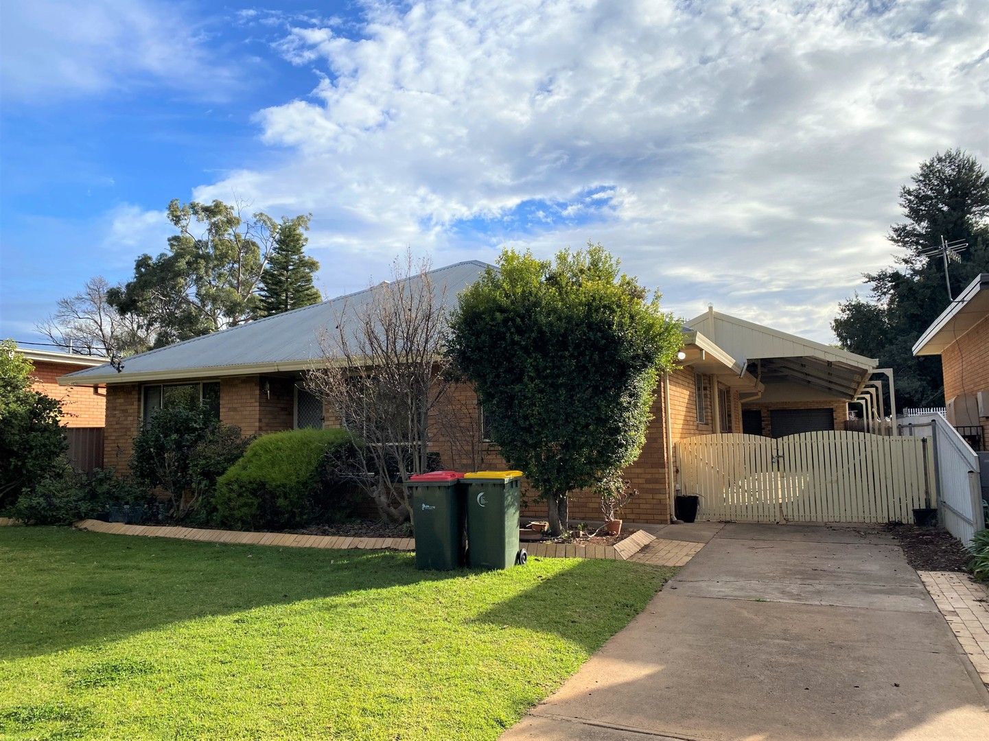 4 bedrooms House in 64 Probert Avenue GRIFFITH NSW, 2680