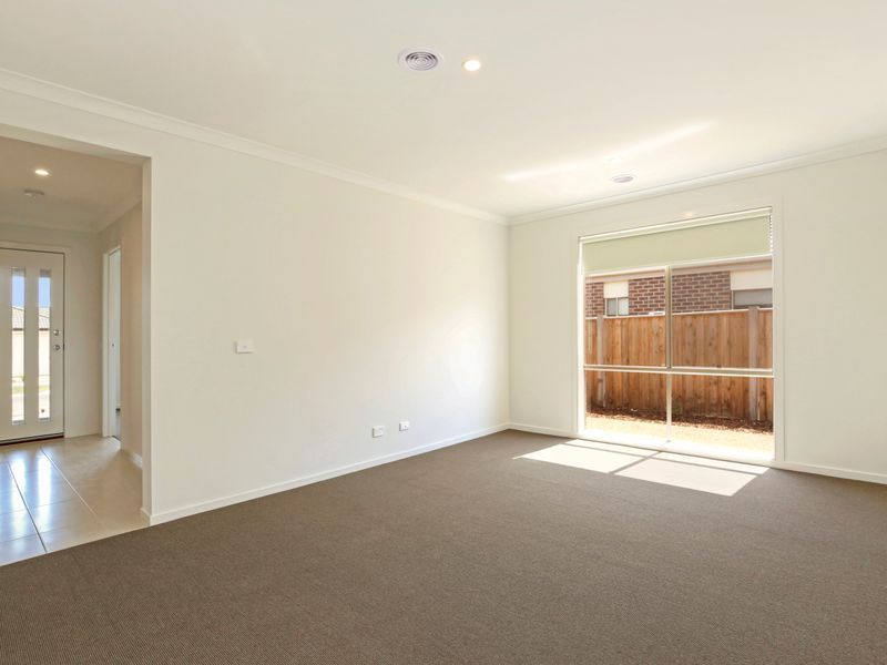 24 Zenith Road, Beveridge VIC 3753, Image 2