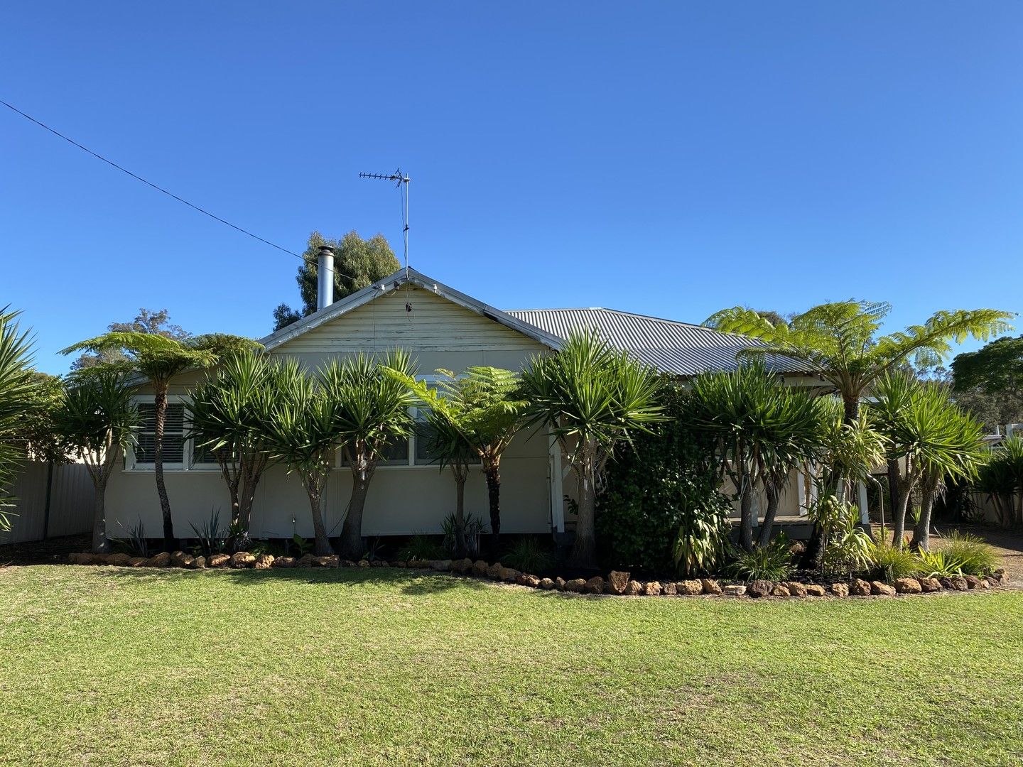 4 bedrooms House in 3 Lilley Road MANJIMUP WA, 6258