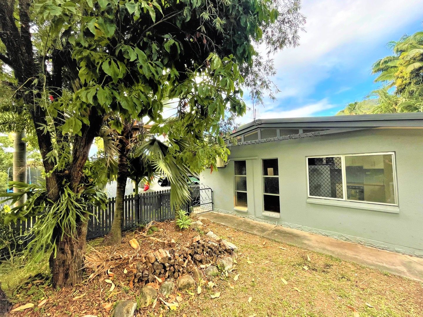 2 bedrooms Duplex in 2/8 Arovo Street TRINITY BEACH QLD, 4879