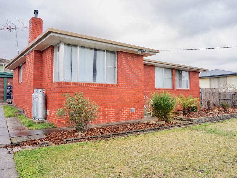 3 bedrooms House in 12 Calvert Street ROKEBY TAS, 7019