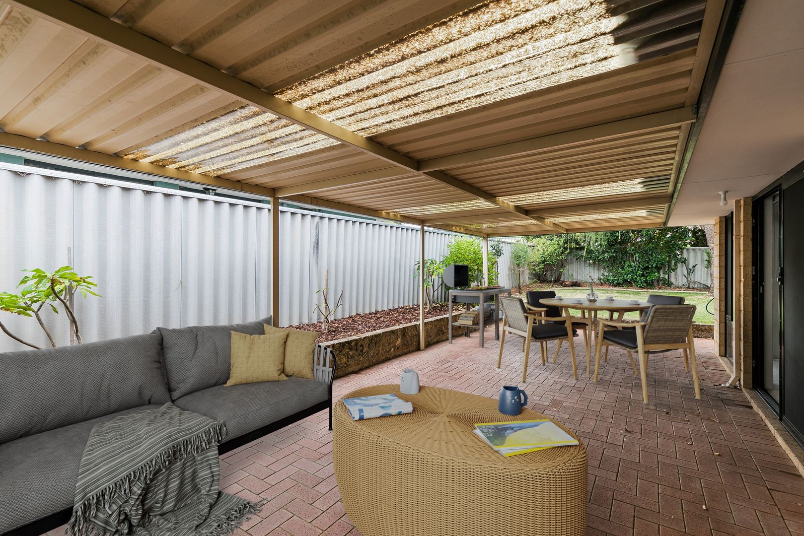 10 Oakfield Gardens, Parmelia WA 6167, Image 2