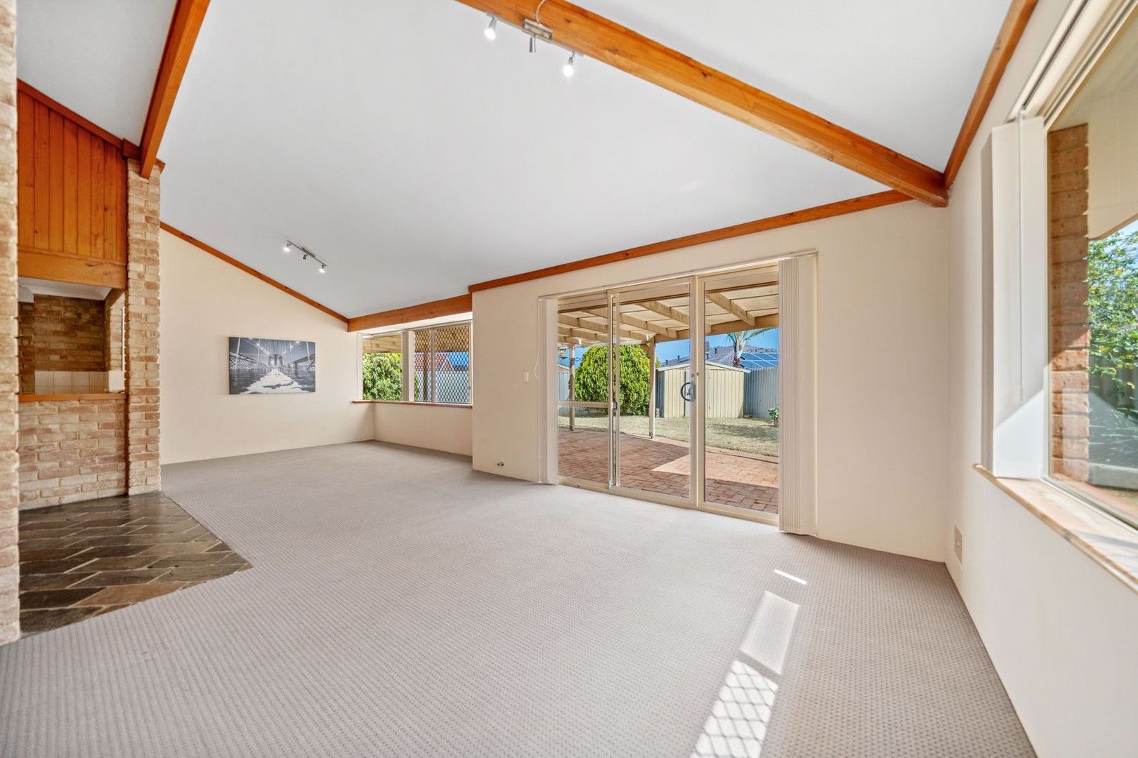 4 bedrooms House in 42 Seacrest Drive SORRENTO WA, 6020