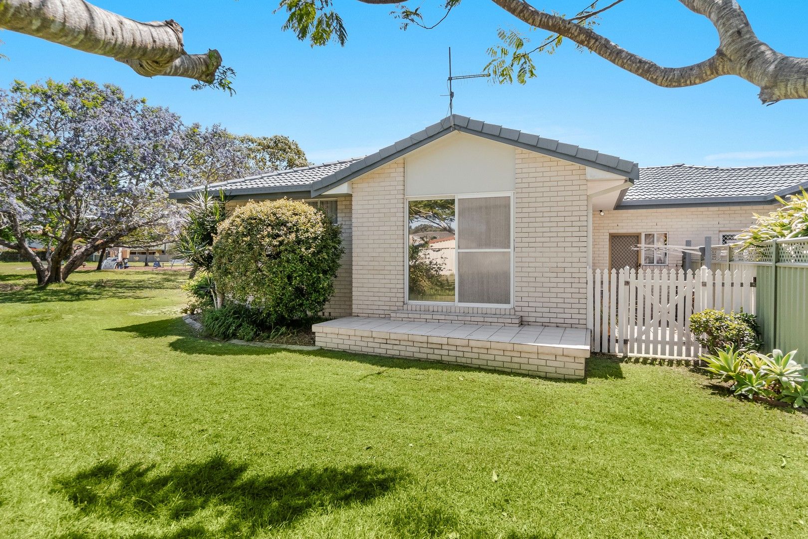 3 bedrooms Duplex in 3/17-19 The Mainbrace YAMBA NSW, 2464
