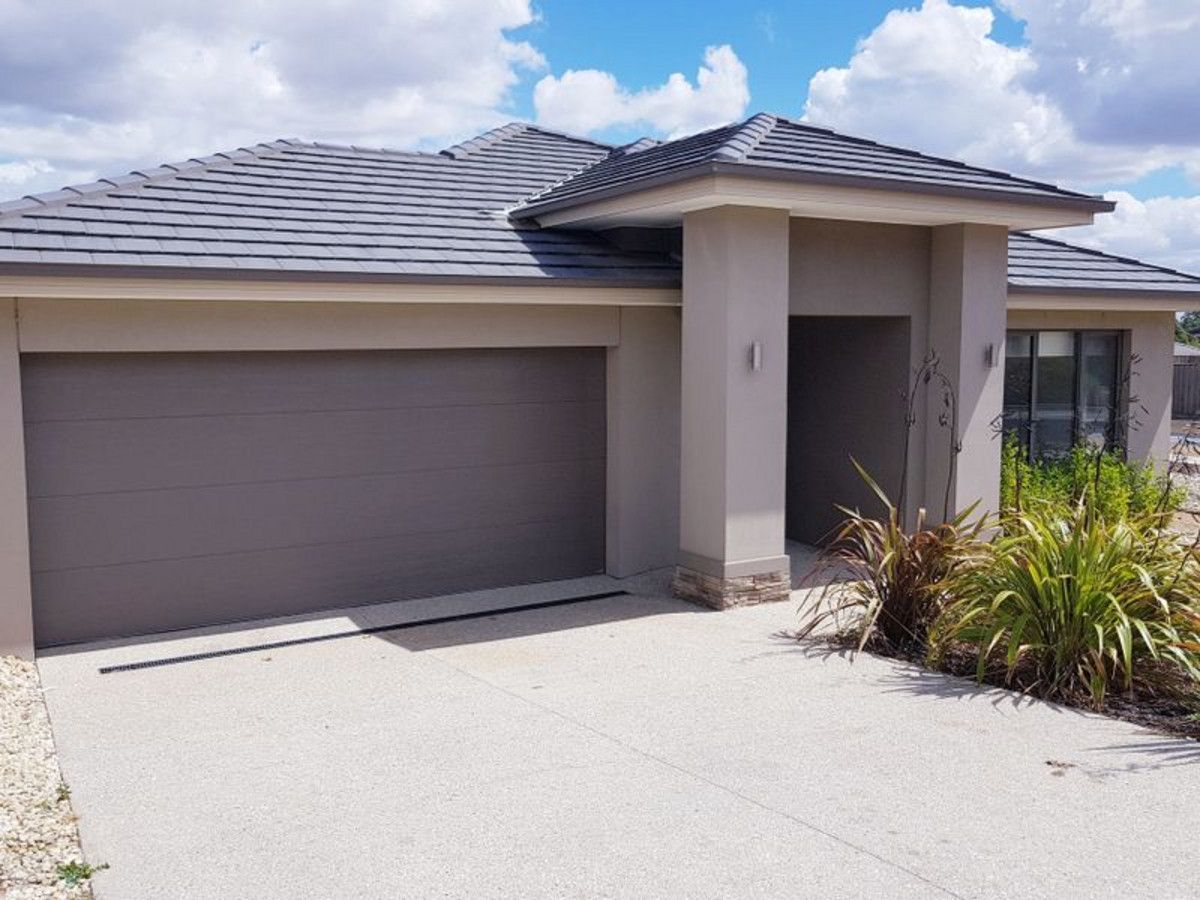 4 bedrooms House in 10 Merlin View DOREEN VIC, 3754