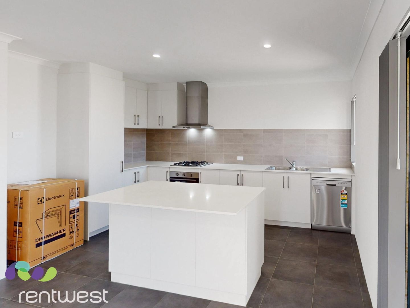 30 Breakwater Grove, Champion Lakes WA 6111 House For Rent 680