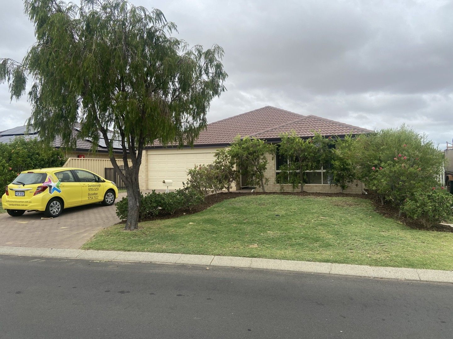 3 bedrooms House in 24 Savory Crescent YALYALUP WA, 6280