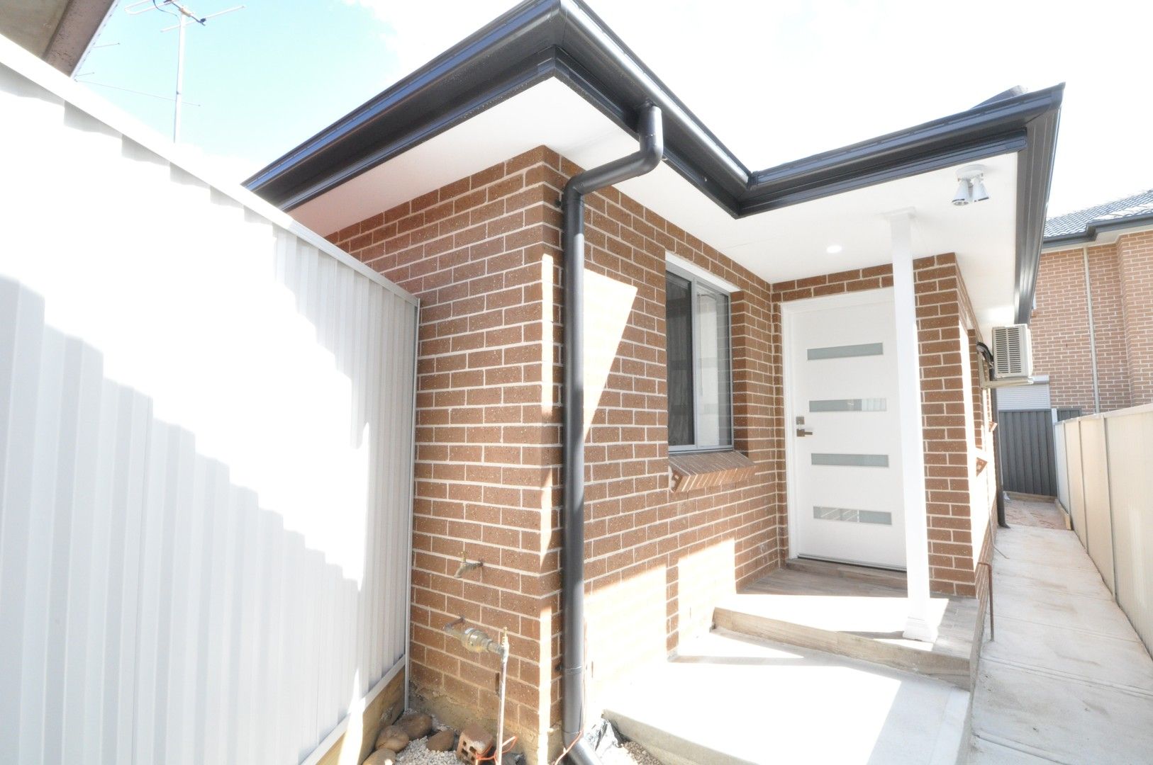 2 bedrooms House in 102a Binalong Road OLD TOONGABBIE NSW, 2146