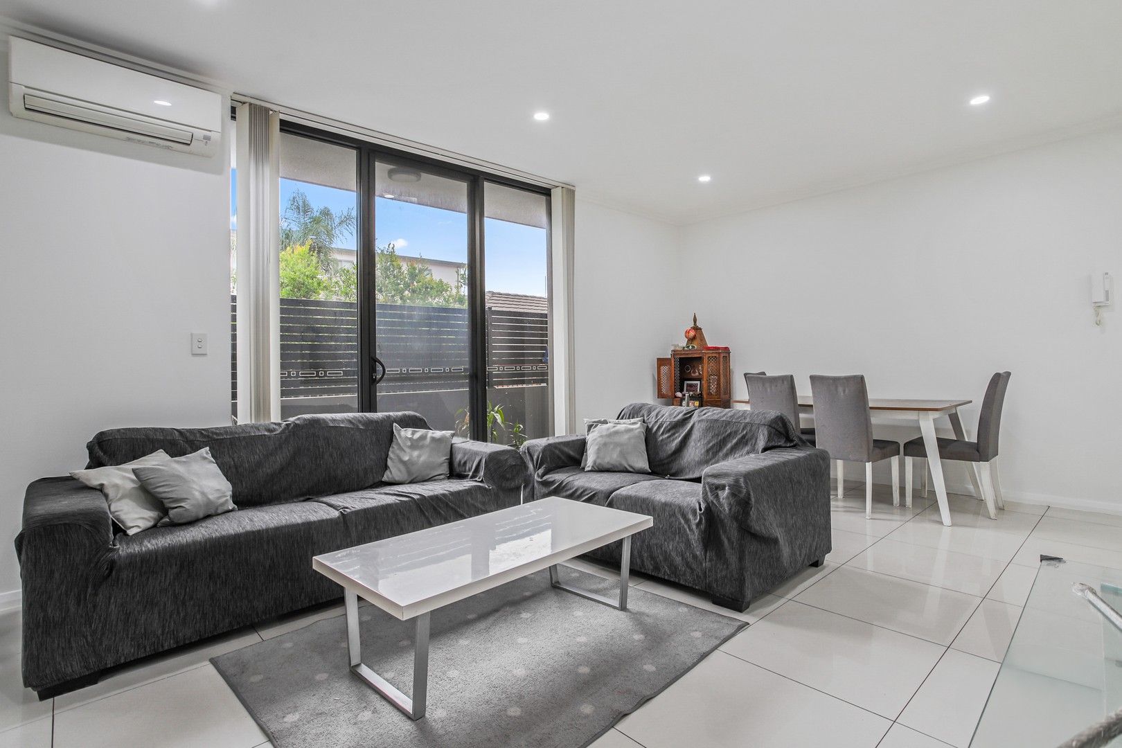2 bedrooms Apartment / Unit / Flat in 4/70-72 Essington Street WENTWORTHVILLE NSW, 2145