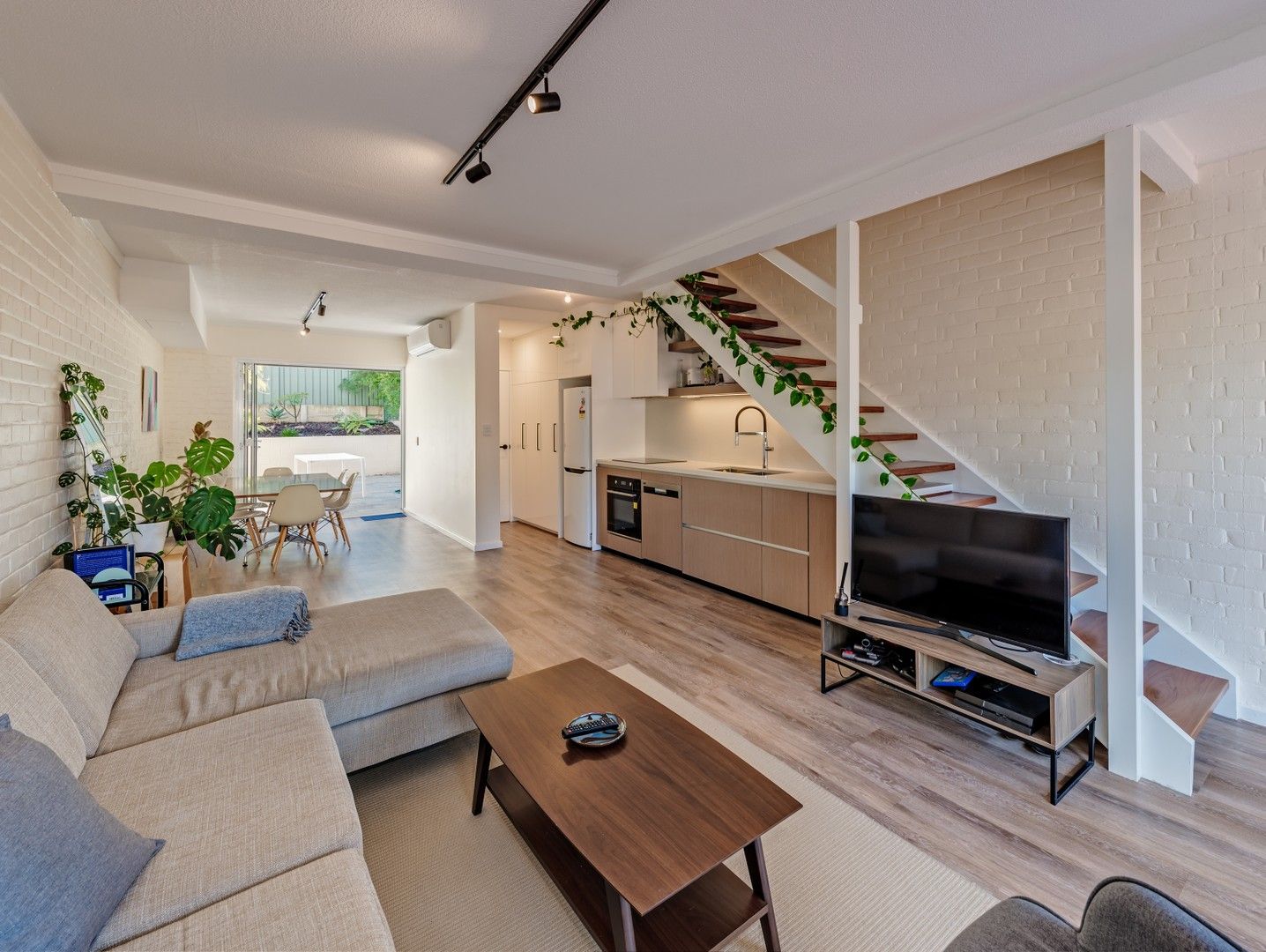 2 bedrooms Townhouse in 13/109 Broadway NEDLANDS WA, 6009