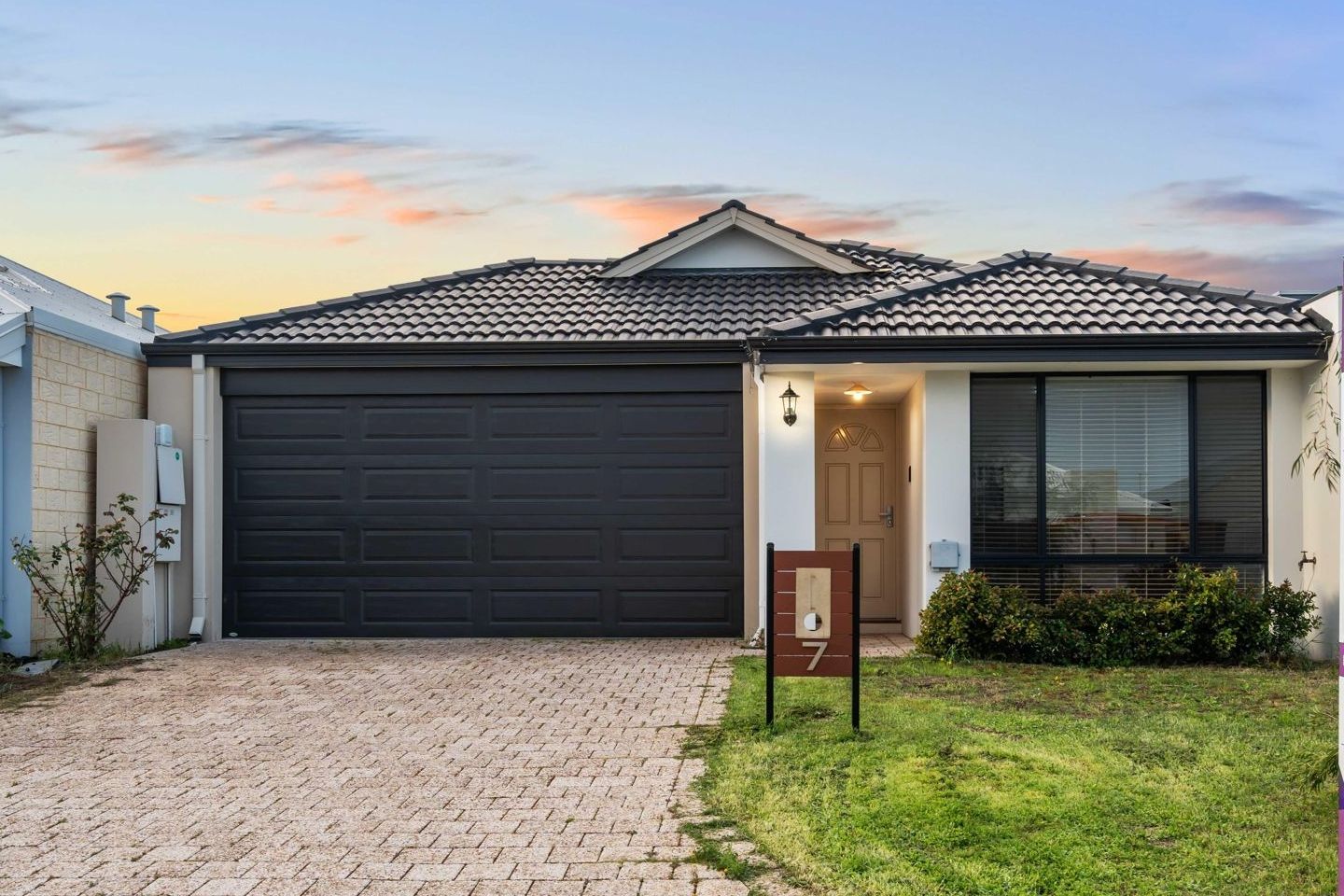 4 bedrooms House in 7 Yelverton Street PIARA WATERS WA, 6112