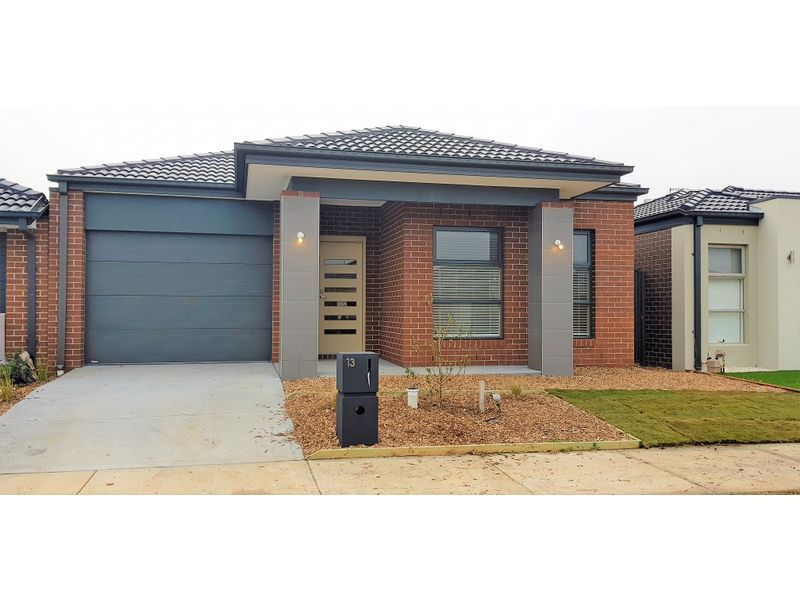 4 bedrooms House in 13 Dundee Way TRUGANINA VIC, 3029