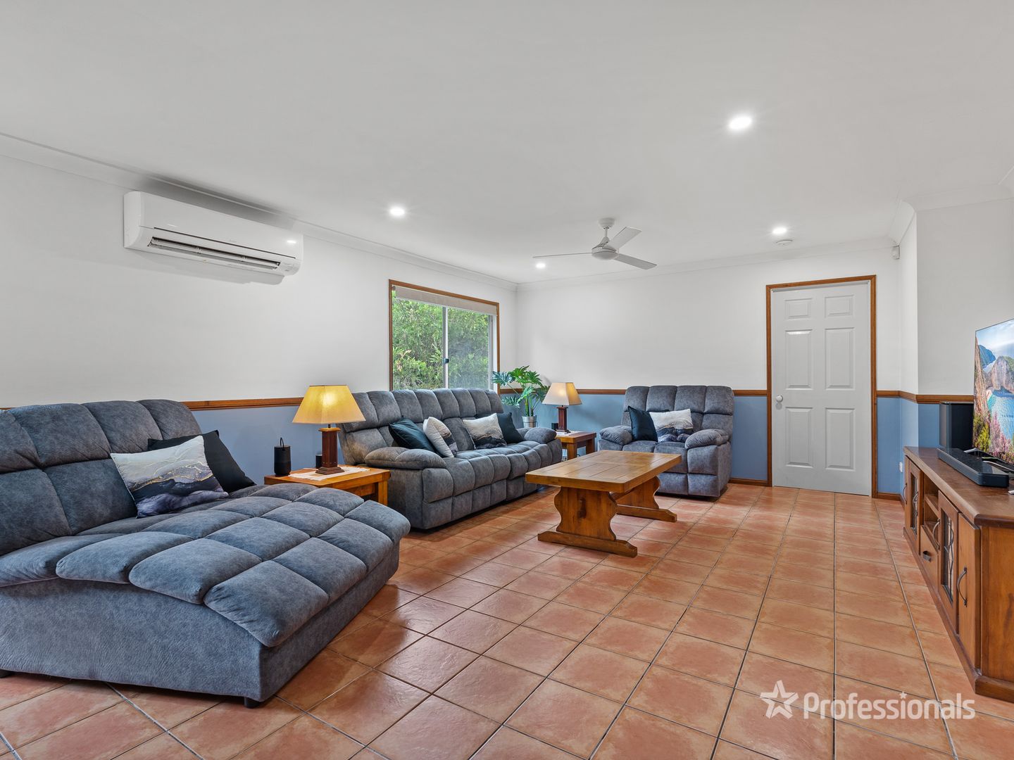 18 Linkwood Drive, Ferny Hills QLD 4055, Image 2