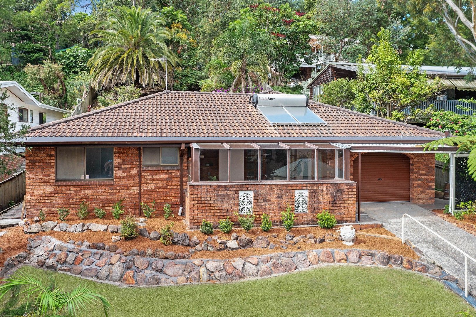 27 Noorong Avenue, Forresters Beach NSW 2260, Image 0