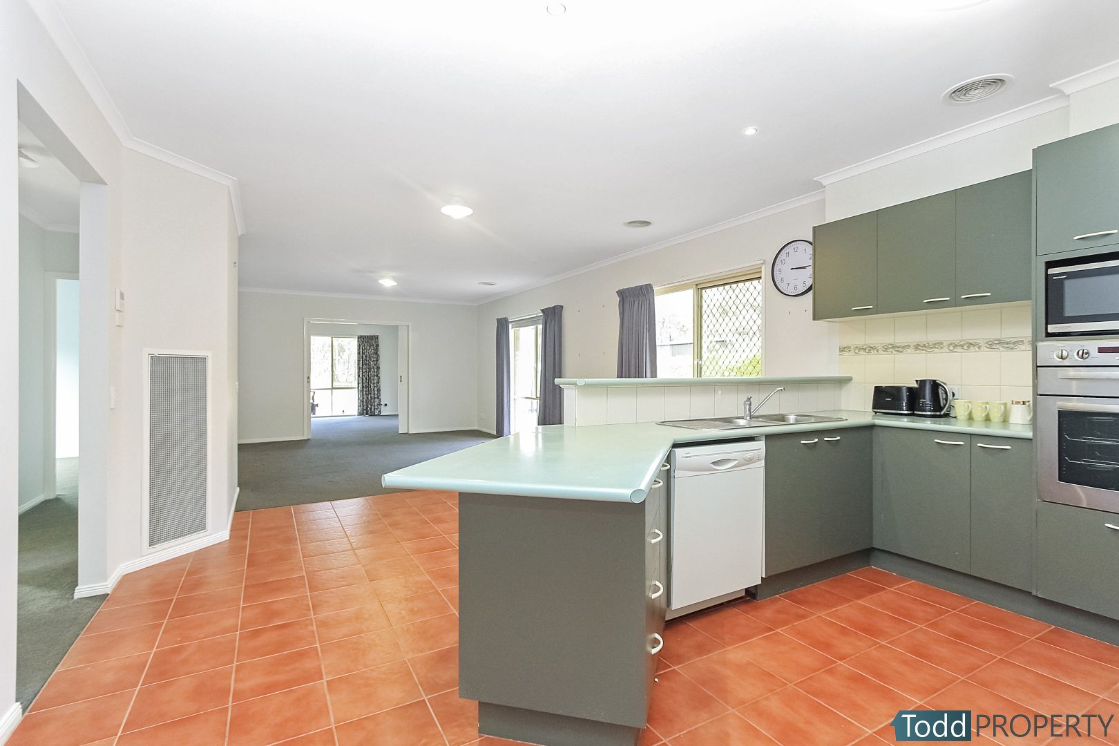 23 Braeside Drive, Junortoun VIC 3551, Image 2