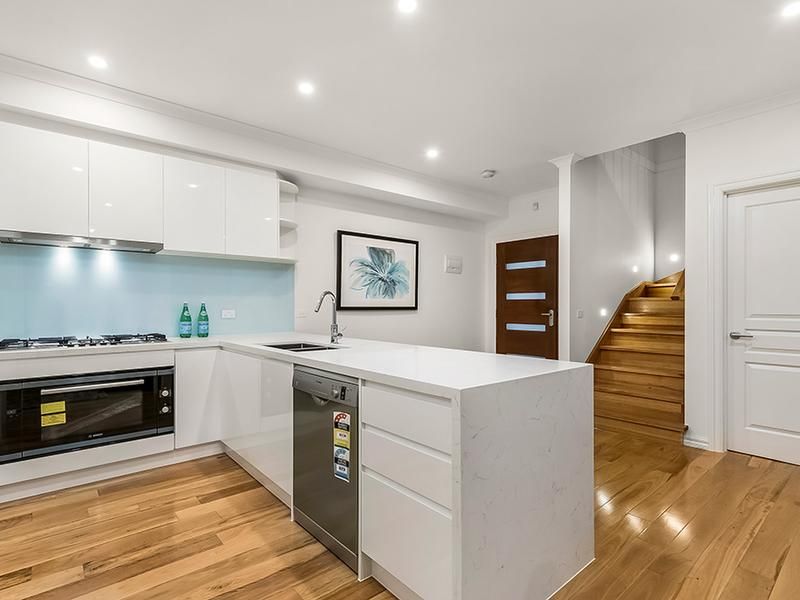 2/5 Bicton Street, Mount Waverley VIC 3149, Image 2