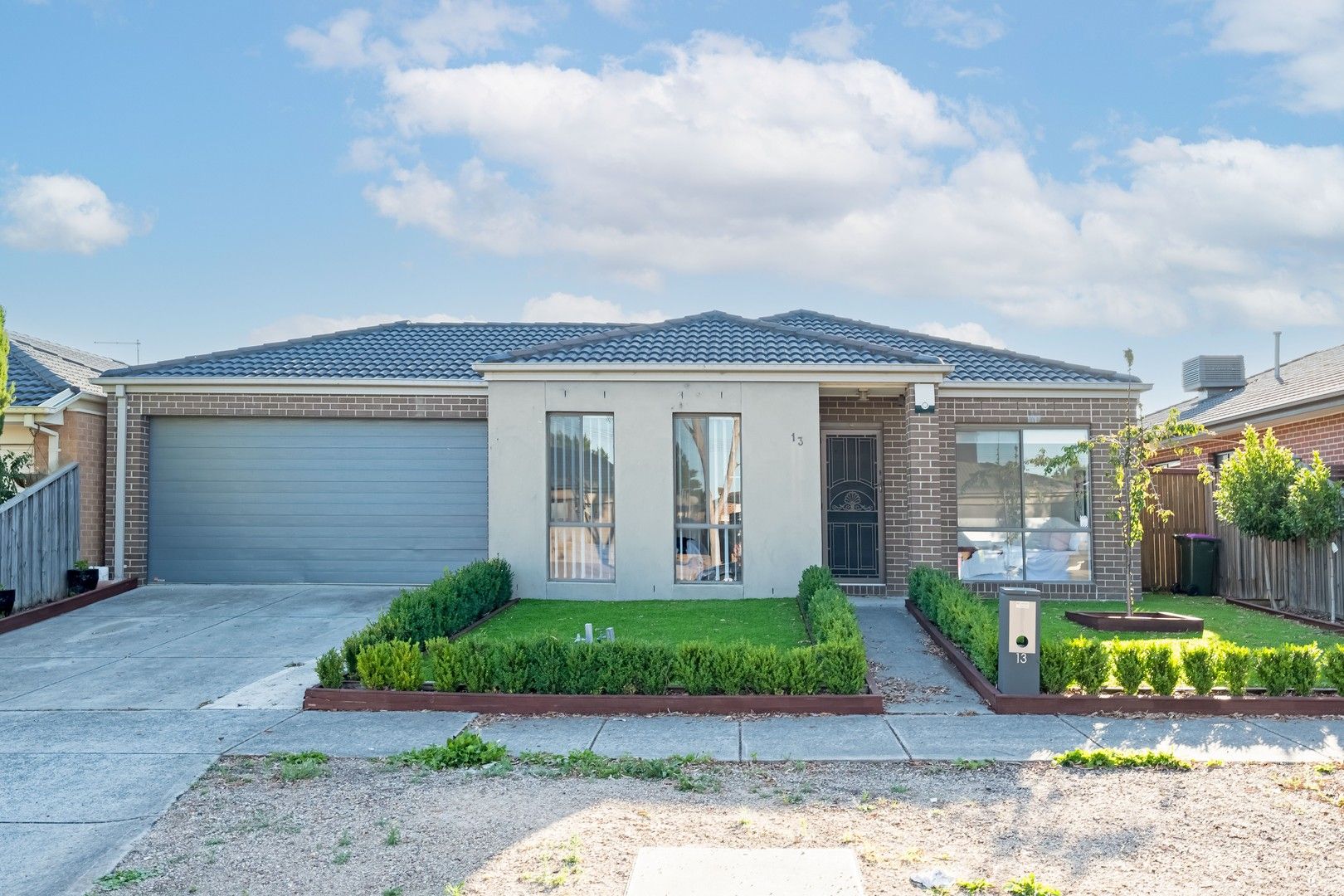 5 bedrooms House in 13 Joyfields Place WOLLERT VIC, 3750