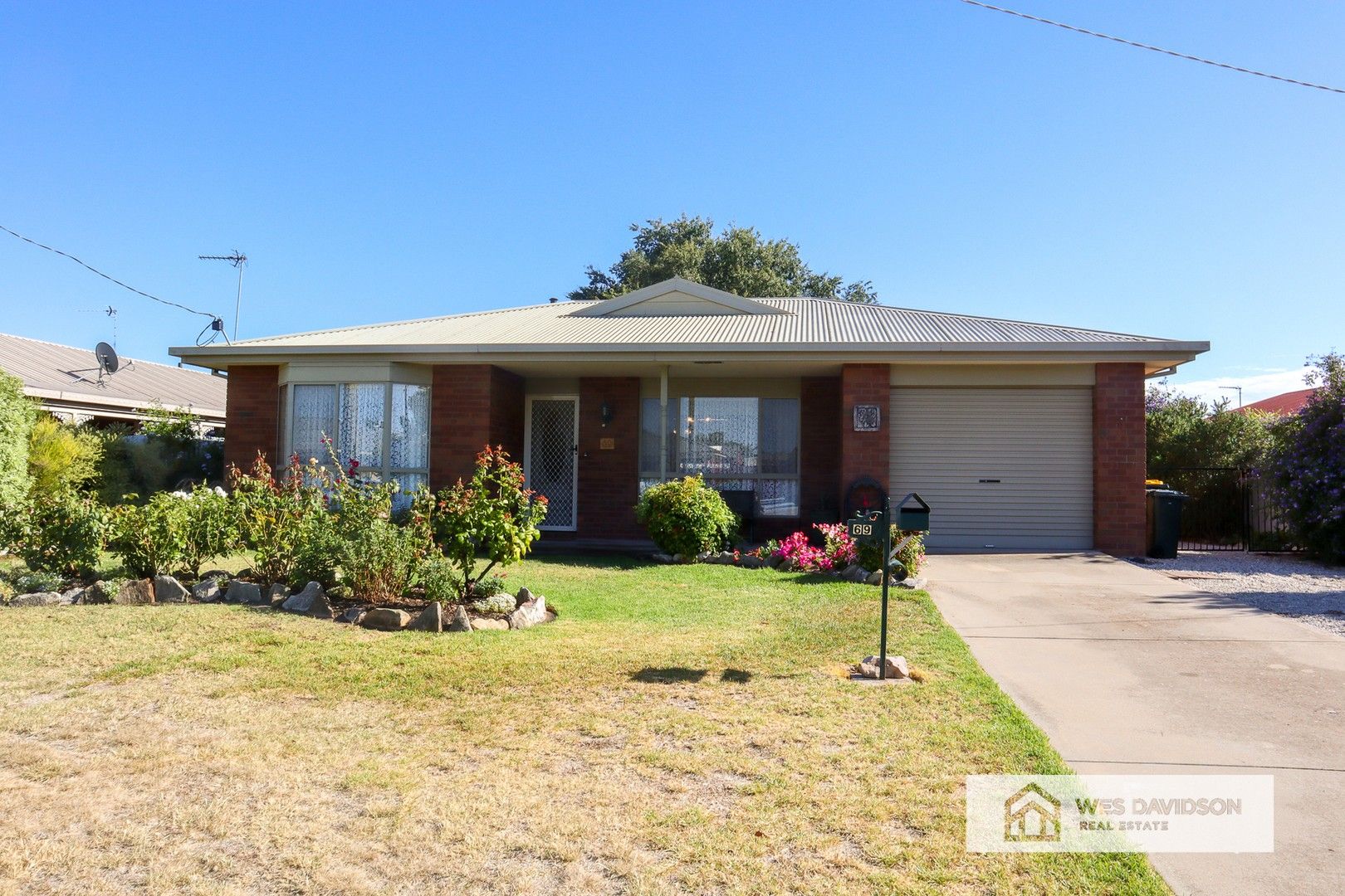 2 bedrooms House in 69 Wavell Street HORSHAM VIC, 3400