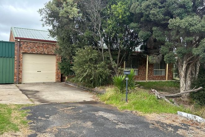 Picture of 60 Rowan Avenue, URALLA NSW 2358