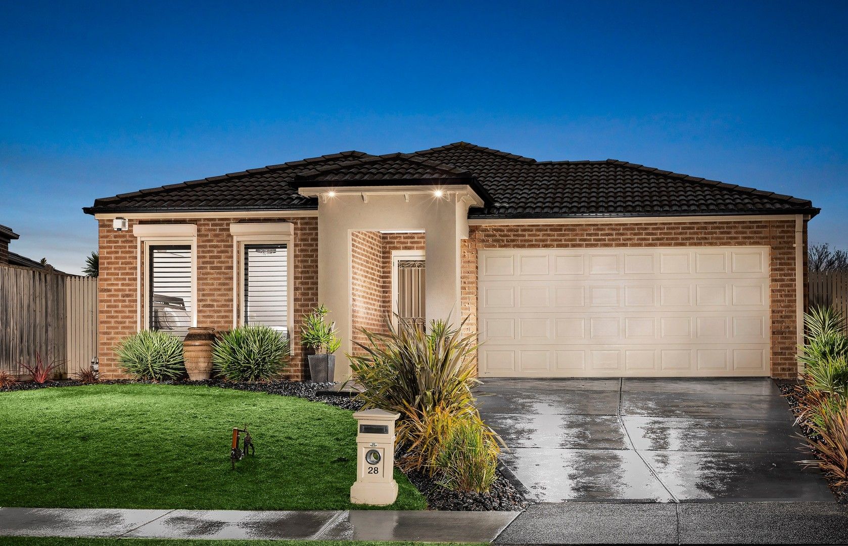 4 bedrooms House in 28 Sanctuary Crescent ROWVILLE VIC, 3178