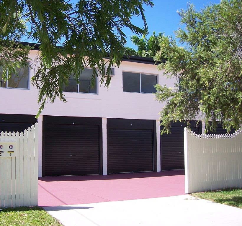 2 bedrooms Duplex in 2/17 Maroong Street CURRAJONG QLD, 4812