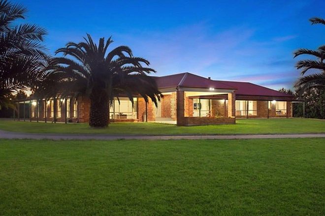 Picture of 135 Lyrebird Road, PHEASANTS NEST NSW 2574