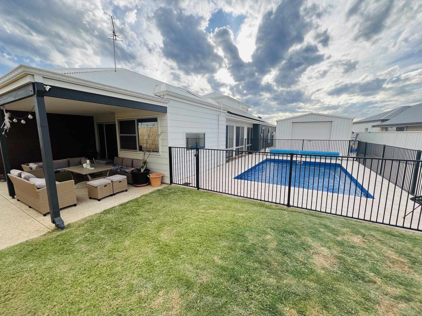 189 Glenfield Beach Drive, Glenfield WA 6532, Image 2