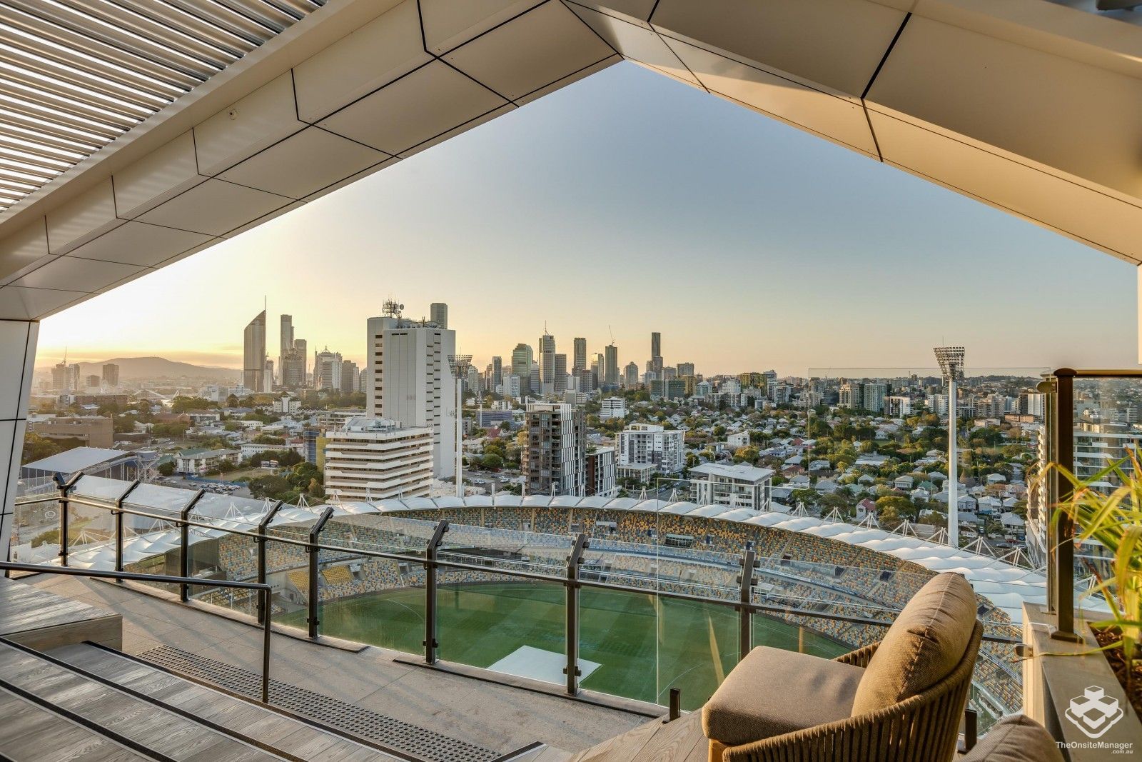 2 bedrooms Apartment / Unit / Flat in  WOOLLOONGABBA QLD, 4102