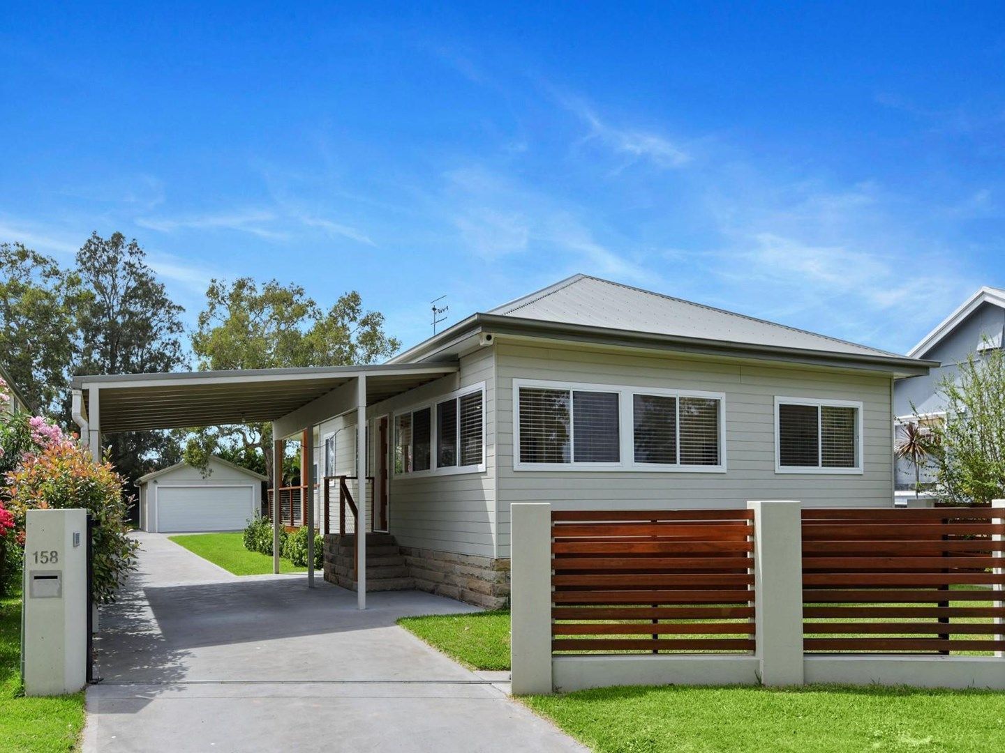 4 bedrooms House in 158 Tuggerah Parade LONG JETTY NSW, 2261