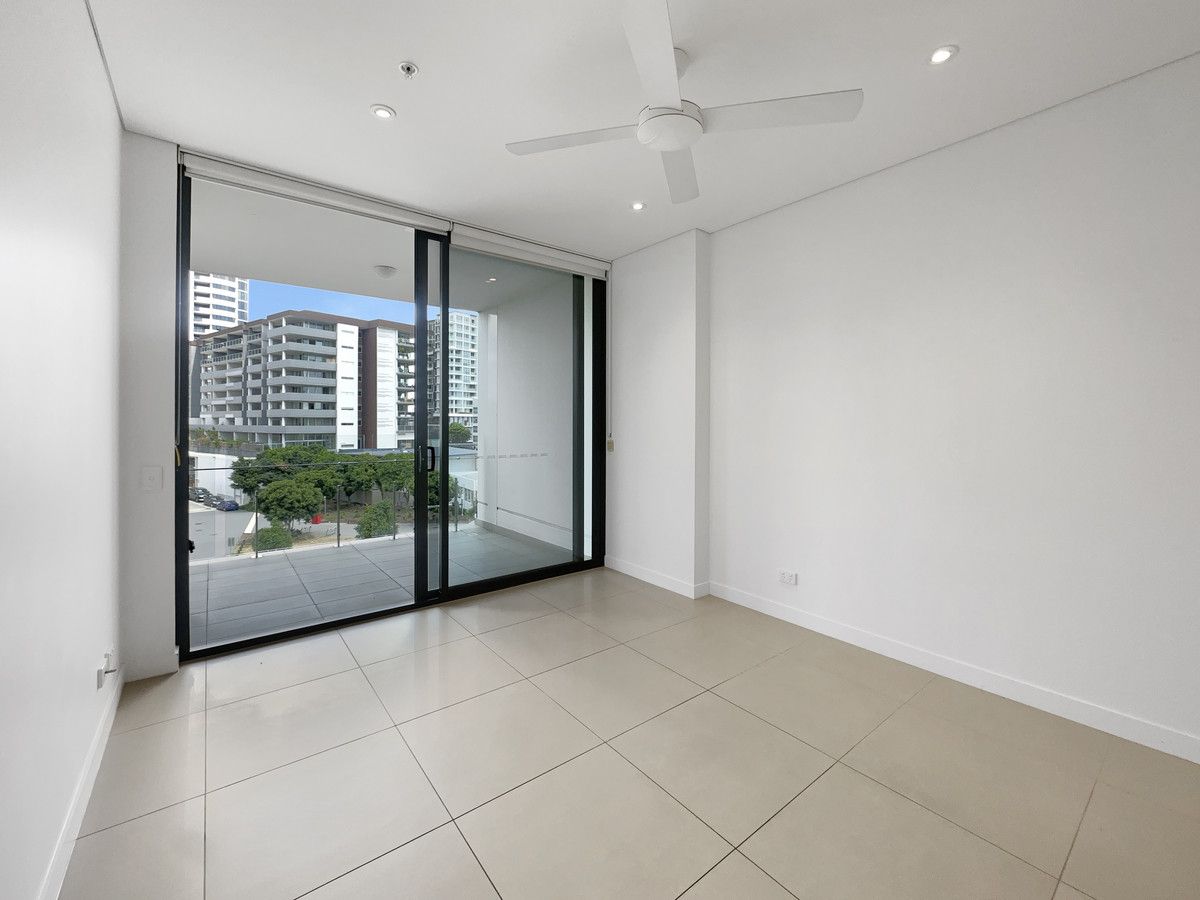 1045/15 Finnegan Street, Hamilton QLD 4007, Image 2