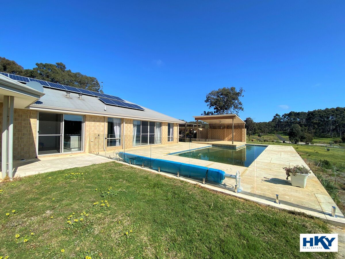 5 bedrooms House in 22 Kirkstile Close BULLSBROOK WA, 6084