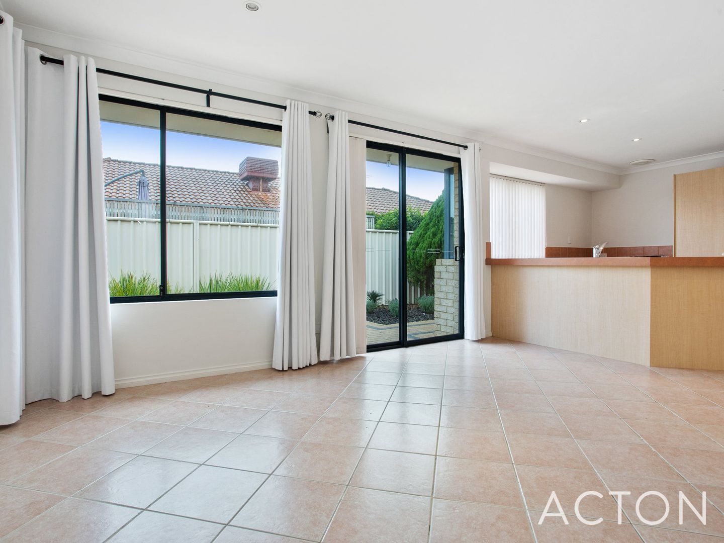 2/2 Sumich Gardens, Coogee WA 6166, Image 2