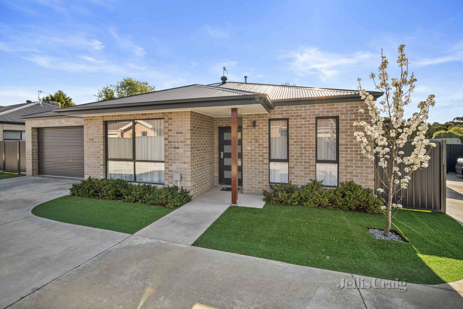 3 bedrooms Townhouse in 1/4A Reid Street BROWN HILL VIC, 3350