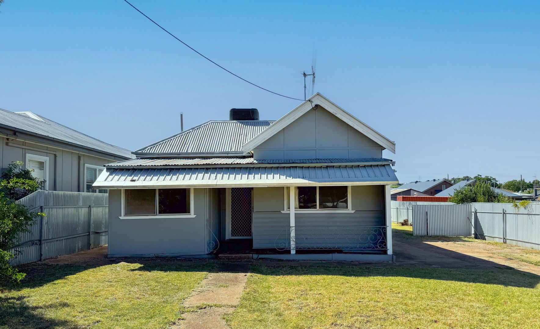 16 Carrington Street, Parkes NSW 2870, Image 0