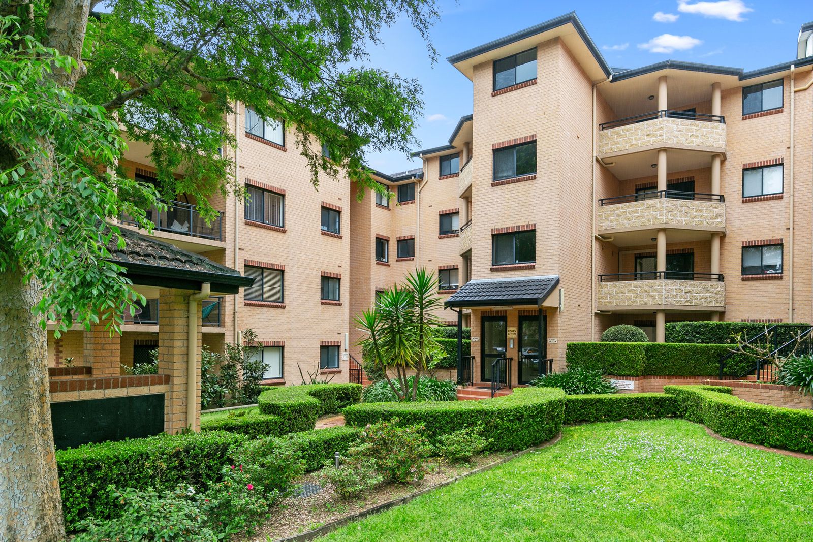 2 bedrooms Apartment / Unit / Flat in 10/16-26 Park Street SUTHERLAND NSW, 2232